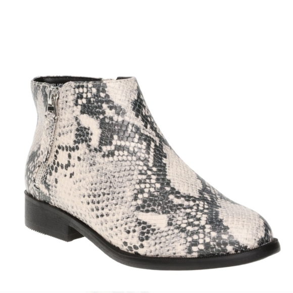 Time and Tru Shoes - ❤ NWT Snake skin ankle boots